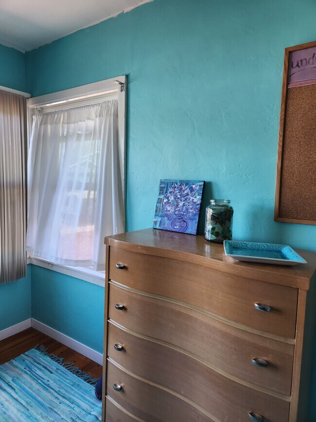 Building Photo - 243 Darwin St