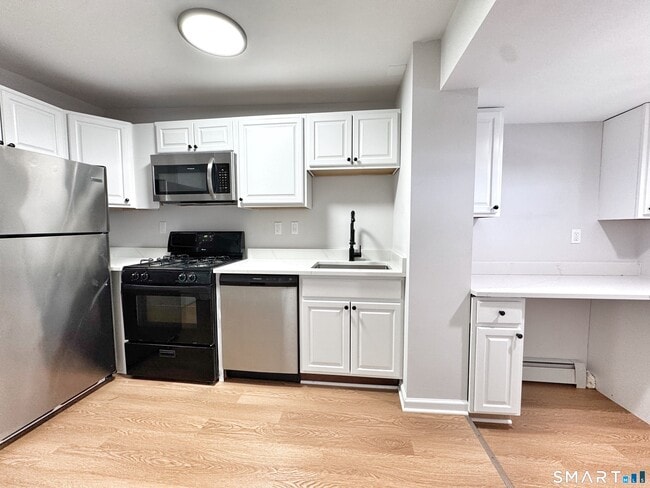 Building Photo - 127-131 Harbor Ave