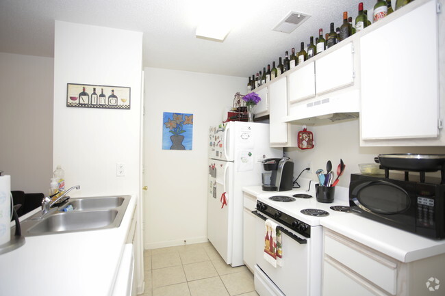 Interior Photo - Arbor Creek Apartments