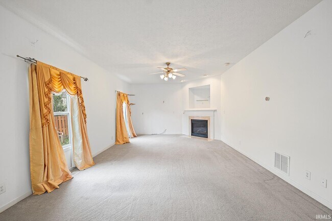 Building Photo - 987 Marwyck St