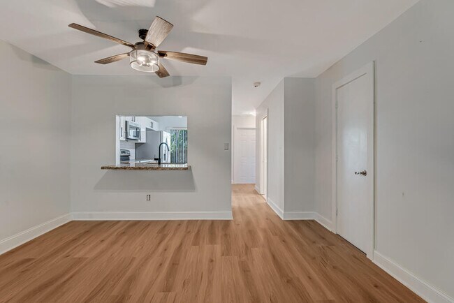 Building Photo - 2108 NE 44th St