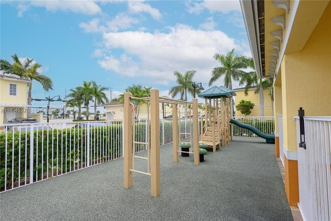 Building Photo - 1106 NW 40th Ter