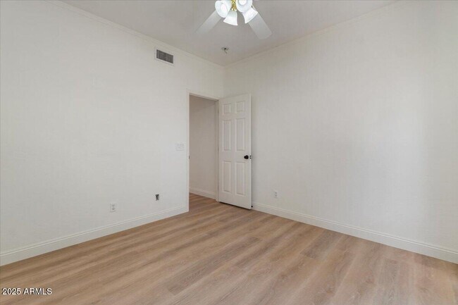 Building Photo - 1414 N Palmsprings Dr