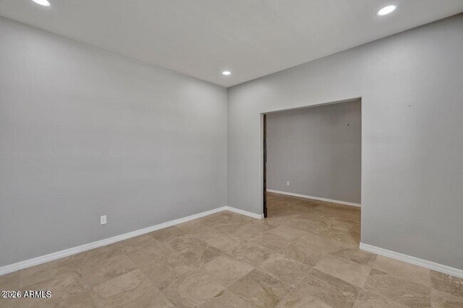Building Photo - 2717 E Teakwood Pl