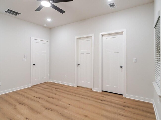 Building Photo - 511 Cosmos St