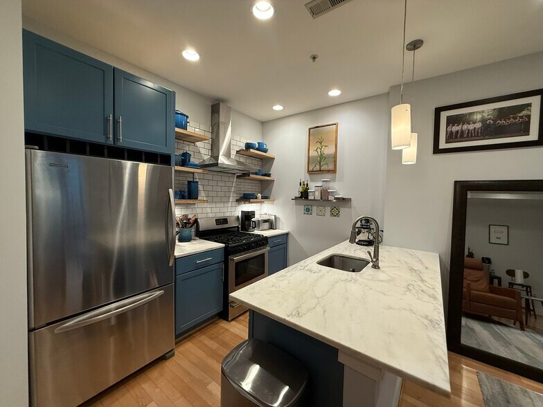 Building Photo - 1854 Mintwood Pl NW