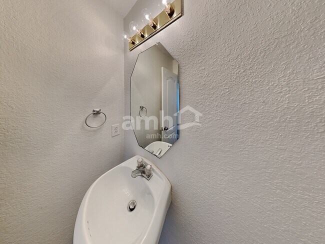 Building Photo - 736 Trees Dr