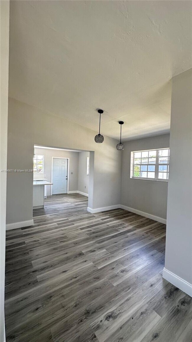 Building Photo - 8350 SW 32nd St