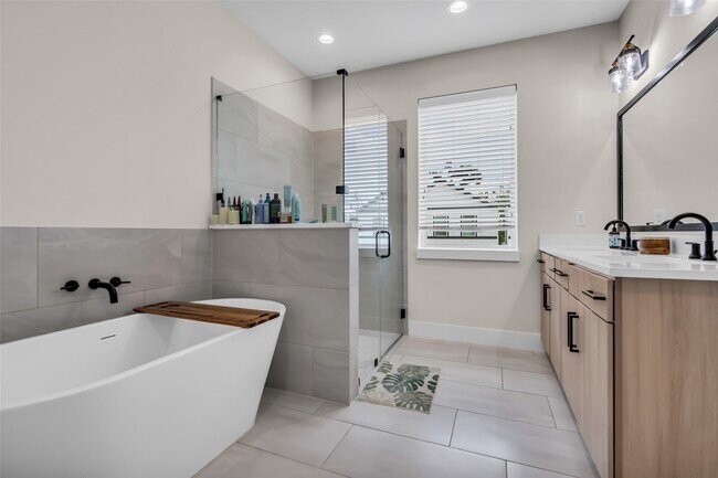 Building Photo - 5303 Donovan Gdns Ln