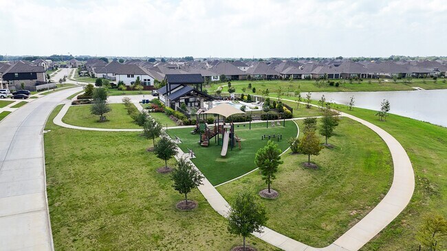 Building Photo - 32239 Cedar Crst Dr