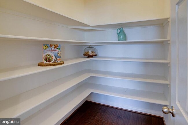 Building Photo - 25636 Pleasant Valley Rd