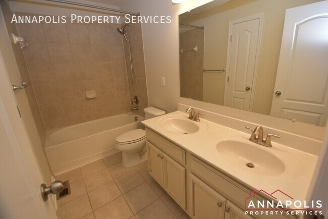 Building Photo - 717 Millhouse Dr