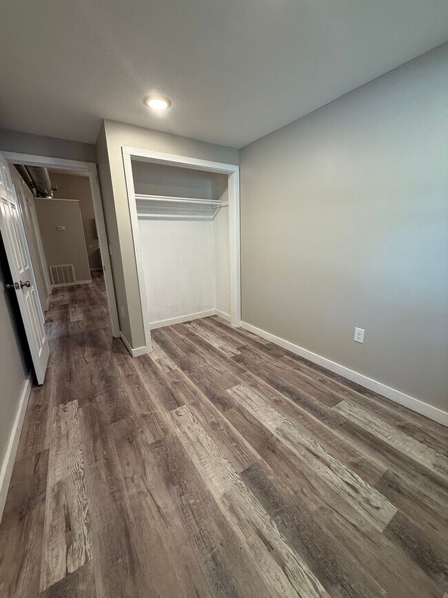 Building Photo - Beautiful 3 Bedroom, 2 Bathroom Quadplex N...