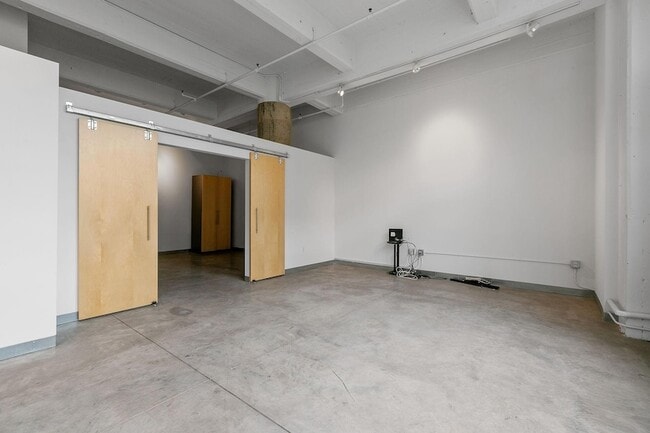 Building Photo - 700 N Washington Ave