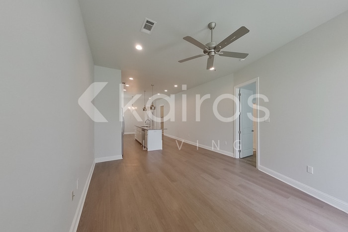 Building Photo - 4816 W Dacha Ln