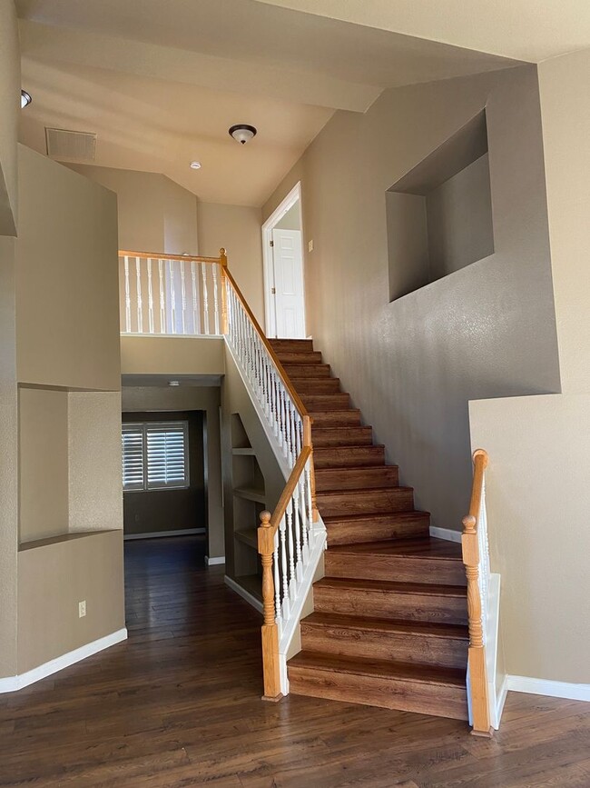 Building Photo - 3 bedroom 3 bathroom Salida Home