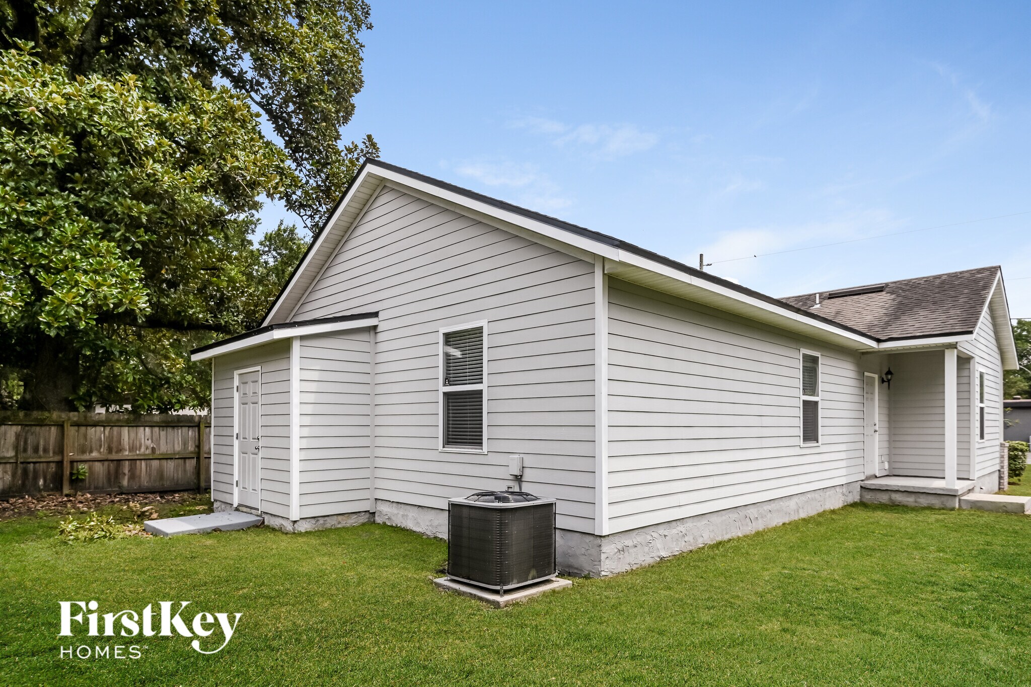 Building Photo - 3207 Rosselle St