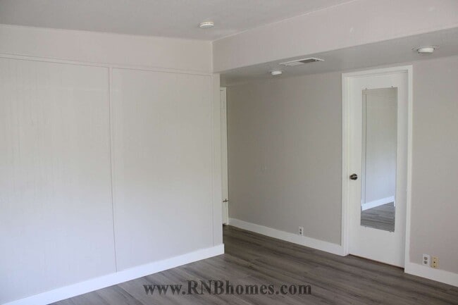 Building Photo - 4757 River College Dr