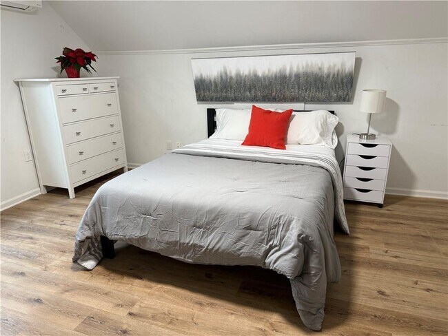 Building Photo - 1140 Goodwin Pl NE