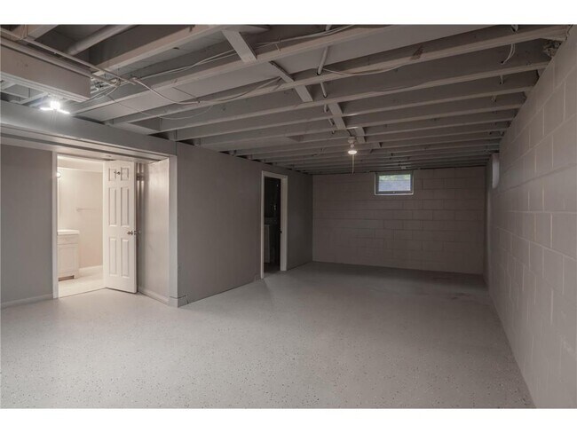 Building Photo - 5412 Maryland Ave N
