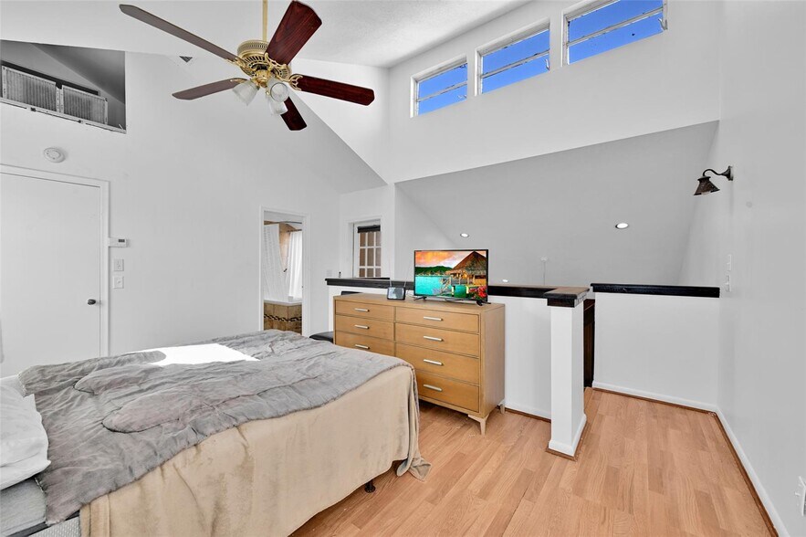 Building Photo - 4011 Coral Springs Dr