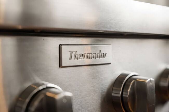 Building Photo - 21 E 15th St