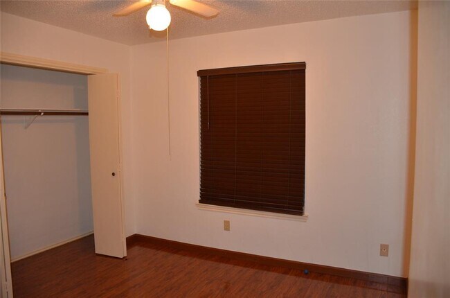 Building Photo - 1115 Faircrest Dr