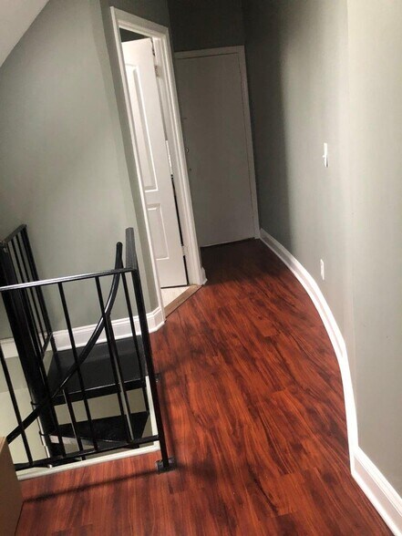 Building Photo - 2245 W Shakespeare Ave