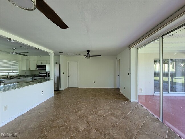 Building Photo - 3829 SE 10th Ave