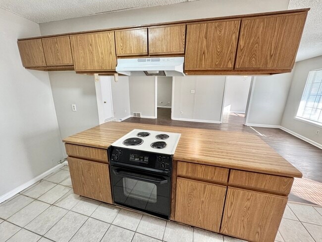 Building Photo - 6506 Wimble Rd