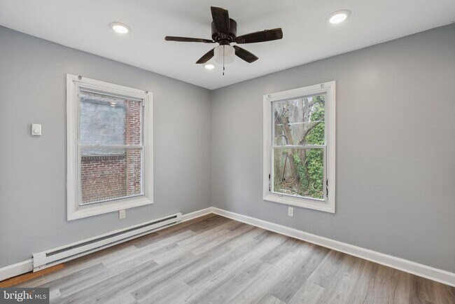 Building Photo - 21 E Price St