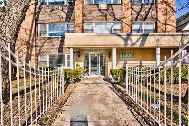 Building Photo - 1930 W Estes Ave