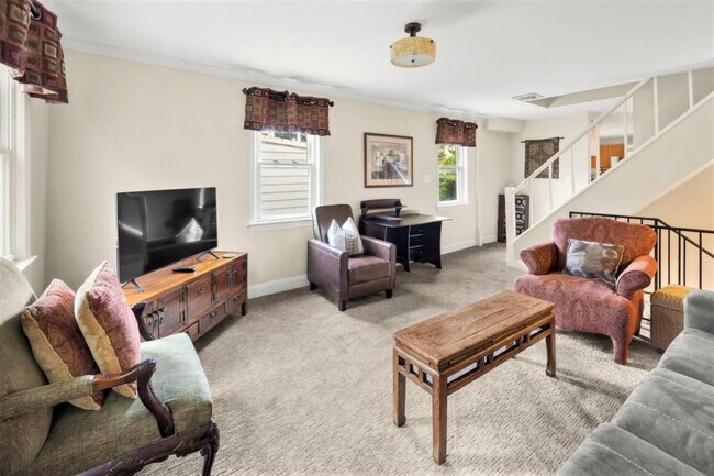 Building Photo - 311 A St NE