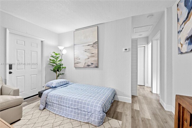 Building Photo - 1208 NE 5th Ave