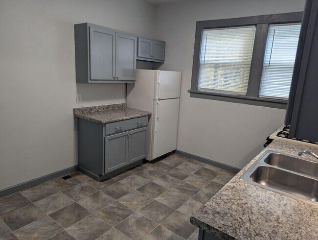 Building Photo - 473 Walnut St