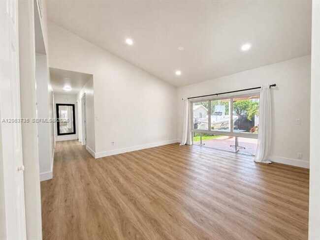 Building Photo - 4340 SW 146th Ct