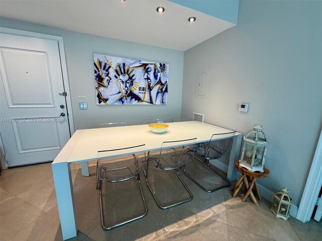 Building Photo - 480 NE 30th St