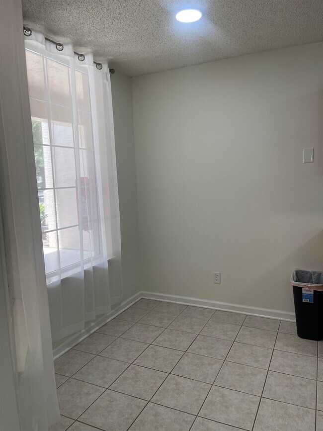 Building Photo - 1300 Royal Troon Ln