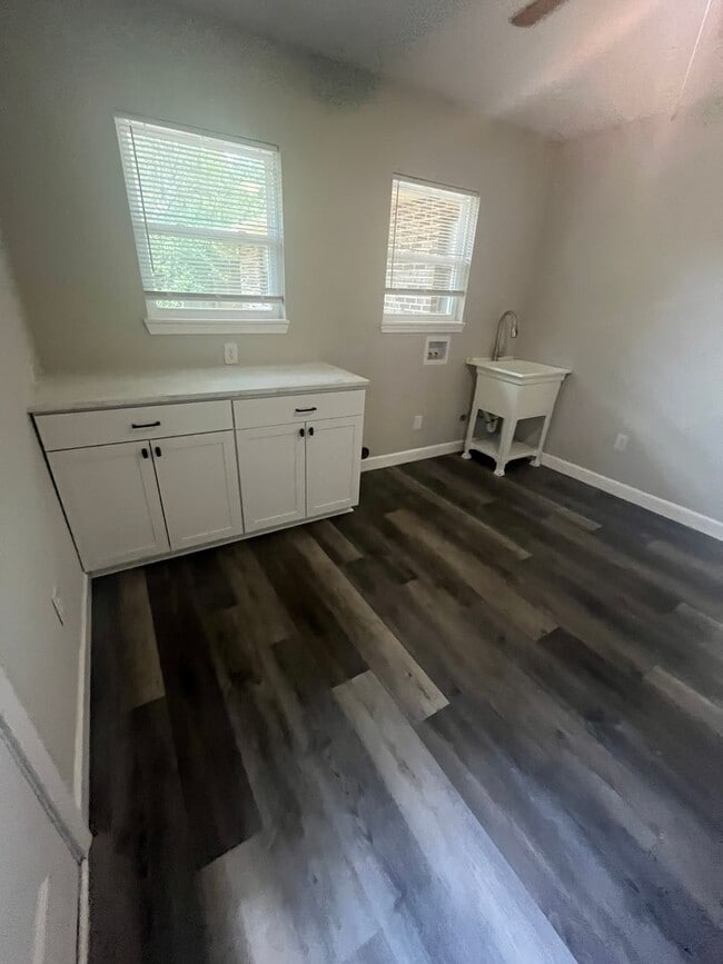 Building Photo - Freshly Renovated & Ideally Located -- You...
