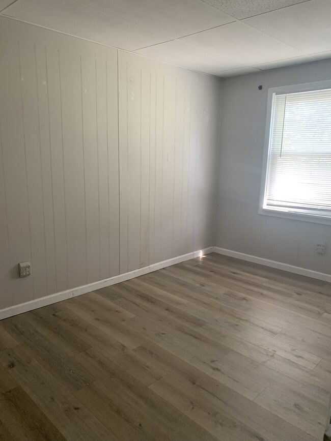 Building Photo - 64 Bidlack St