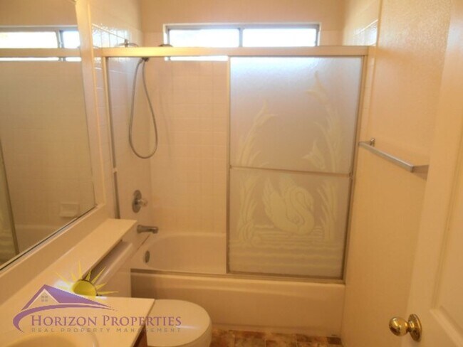 Building Photo - Spacious 3 Bed 2.5 Bath 1,959 Sq. Ft. Antelope Home