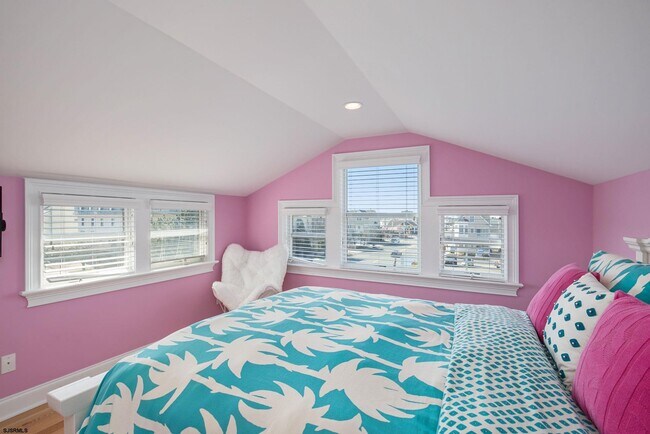 Building Photo - 7611 Ventnor Ave