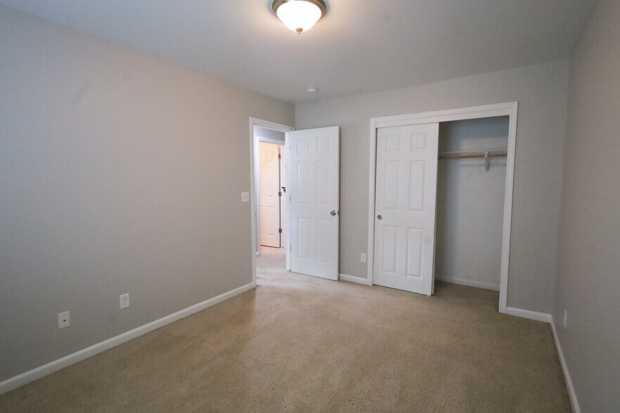 Building Photo - 6673 E El Monte Way