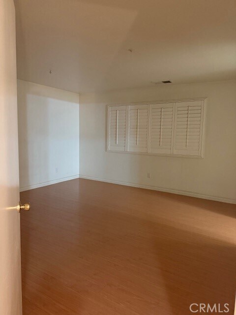Building Photo - 11347 Elwood Ave
