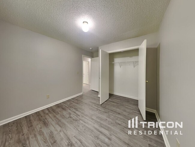 Building Photo - 9625 Kenneth Glenn Dr