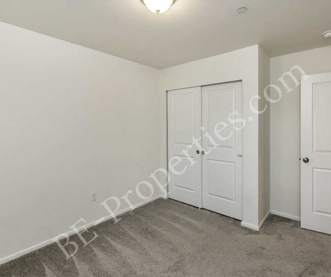 Building Photo - Beautiful 3 Bedroom 2.5 Bathroom Townhouse.