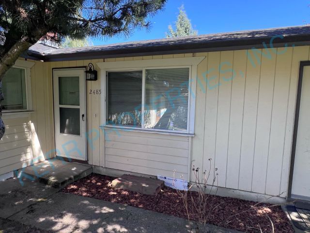 Primary Photo - Cozy 2-Bedroom Duplex with Fireplace Charm...