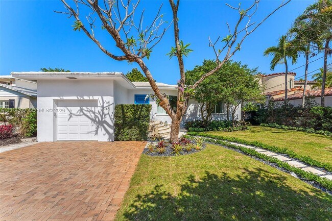 Building Photo - 6145 La Gorce Dr