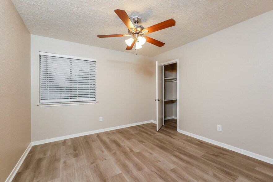 Building Photo - 4018 Oak Run Dr