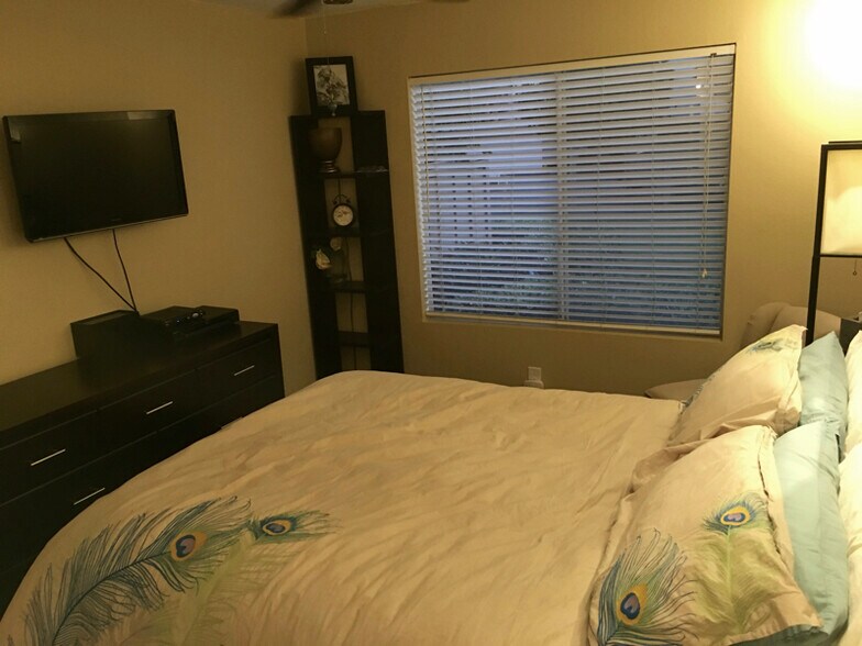 Building Photo - 4015 Porte La Paz